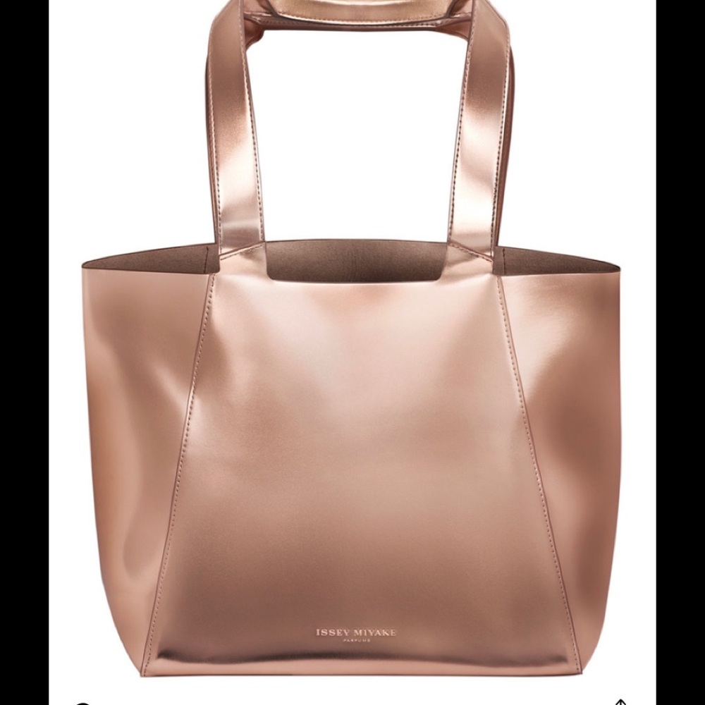 Isse Miyake tote bag